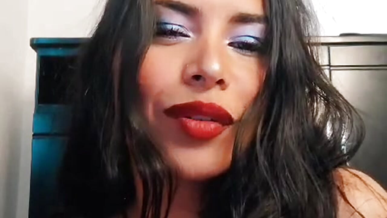 kiss 👄 - video by cristalconnorr cam model