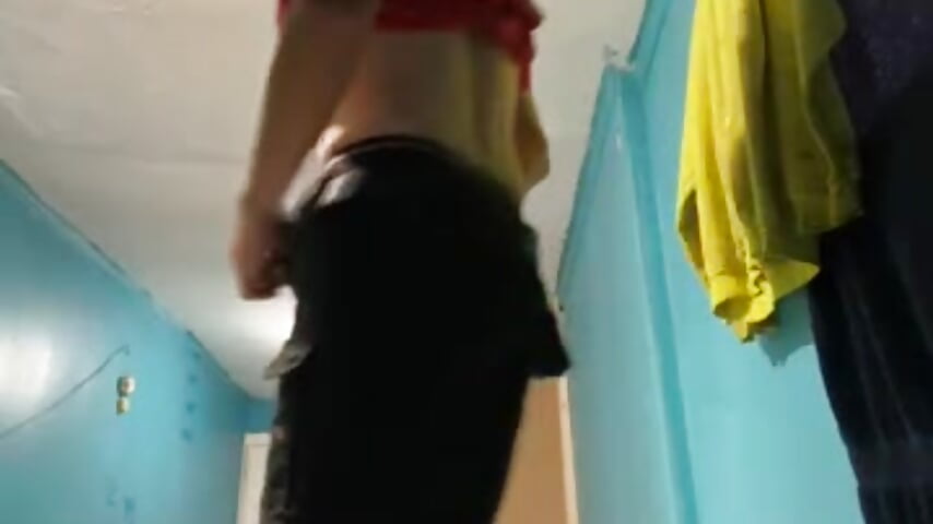 77101426561__3381EE48-8E44-4D73-9F27-18759F7C13C8.MOV - clip cu 3Patasyunayuca model videochat