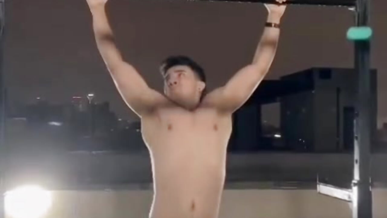 Never give up - video by 2Tussiboy cam model