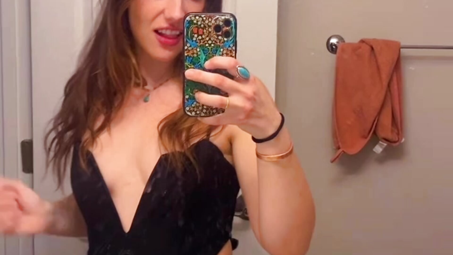 4C8070EC-4F3C-45AE-97F4-A4BF69E905E5– chromiacookie kameramodell videója