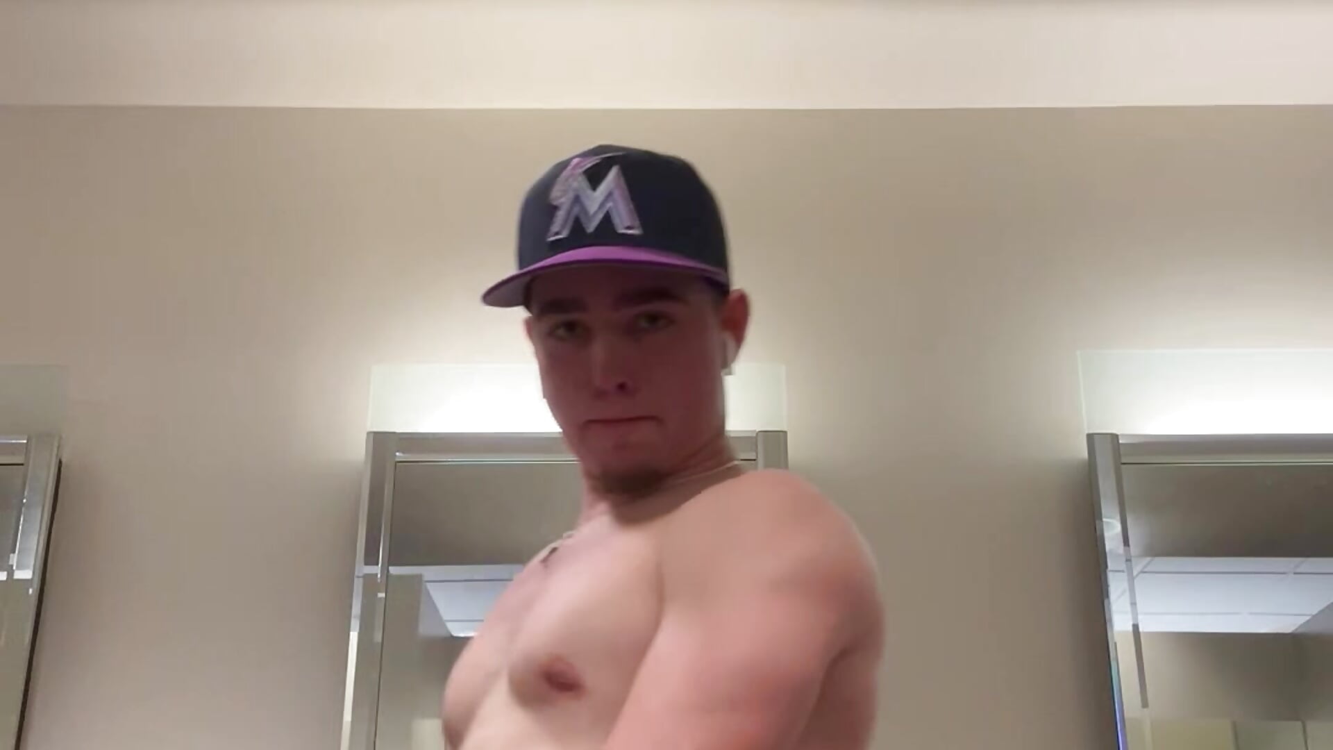 shirtless ;) - video av freakyhungboy cam model