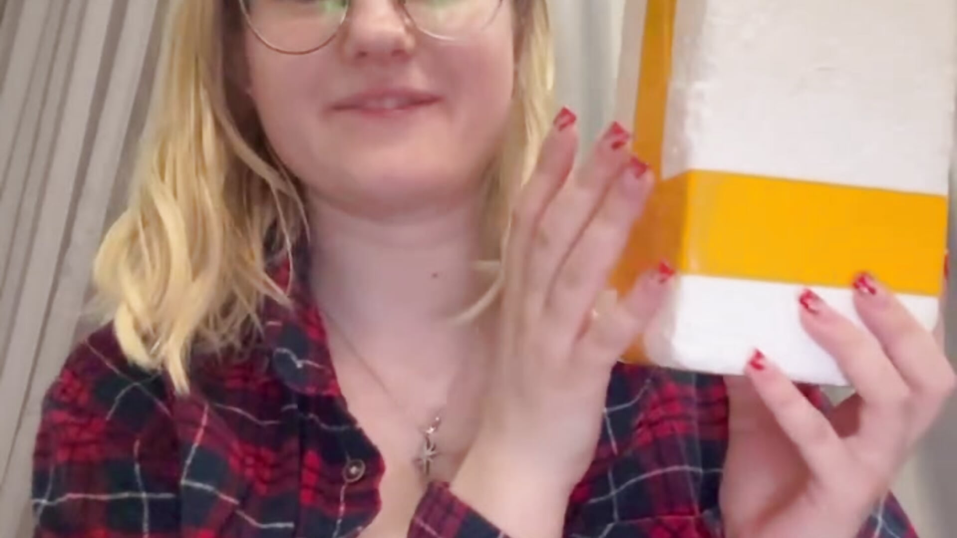 New package! - video của người mẫu cam MaydaFoulk