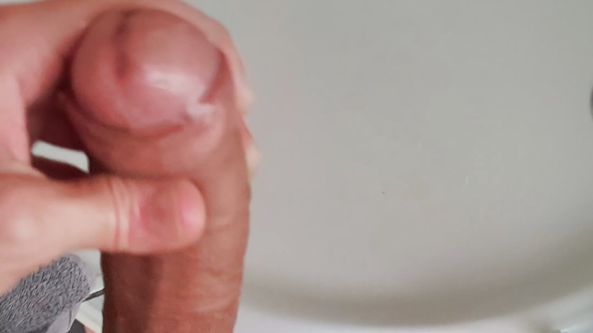 Spray cum before shower - Vídeo de LoveOnlyFEMALE1985, modelo de vídeos