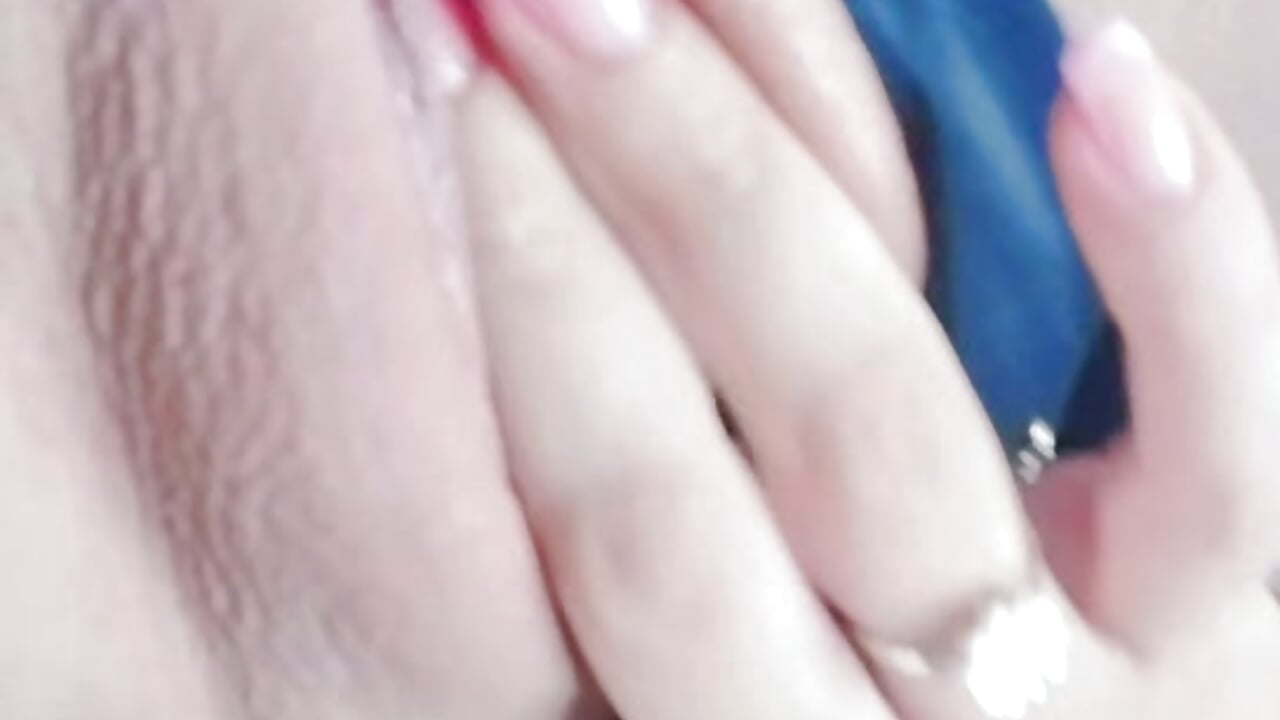 Caress my pussy😈💦