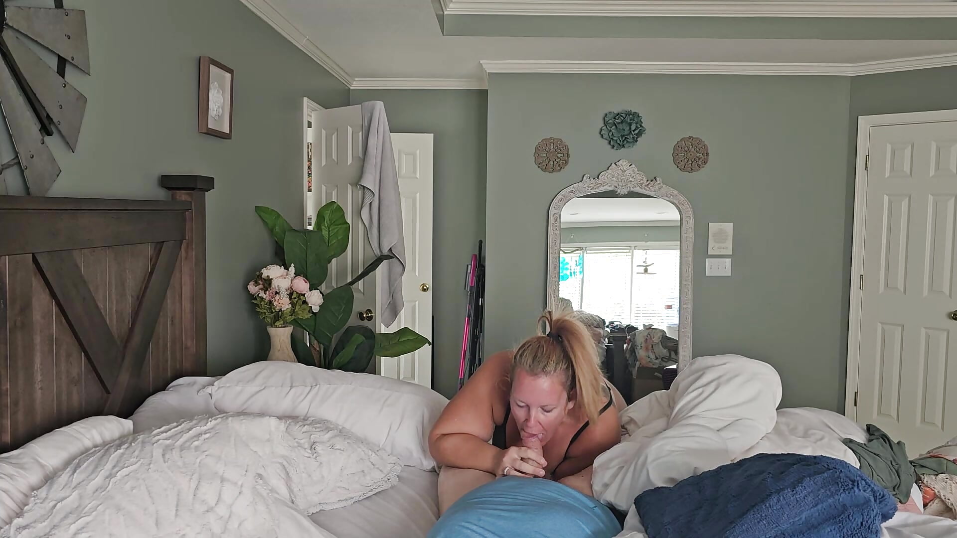 Sybian forces my orgasm