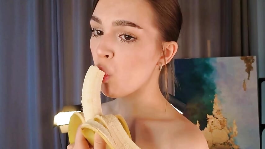 🍌🍌🍌Eating a banana with pleasure🍌🍌🍌