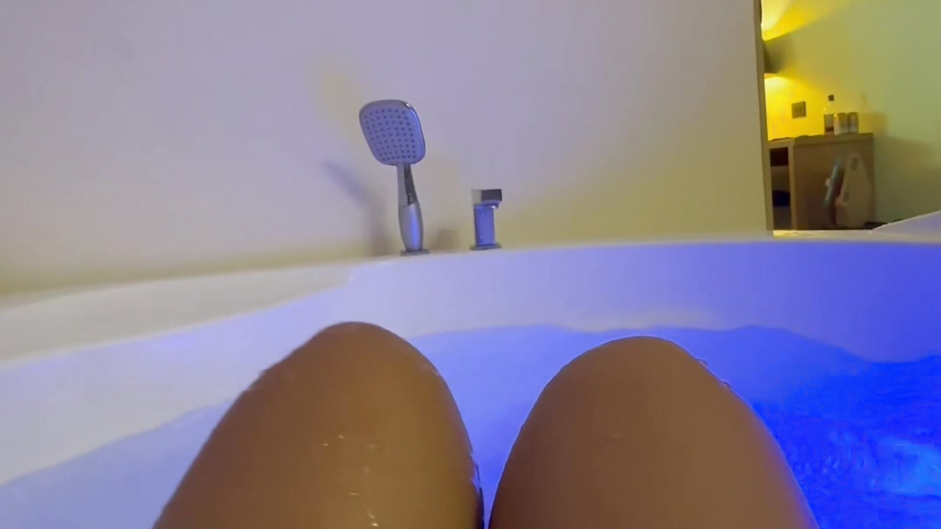 Mis piecitos 💞💓🌺 - video by Lucy_wilson5 cam model