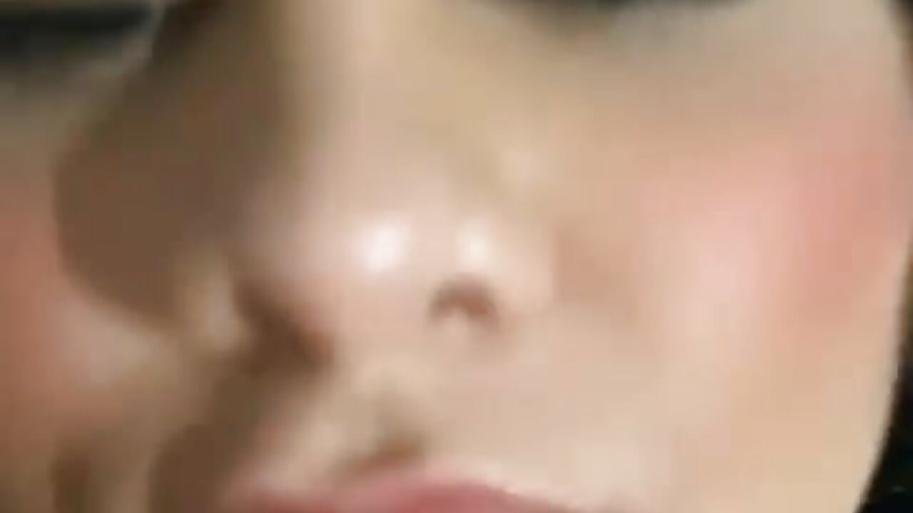 KISS 😘 - video av candy_fox2 cam-modell