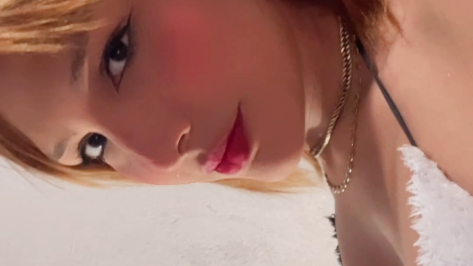 Pretty girl?– alexandra_lorens kameramodell videója