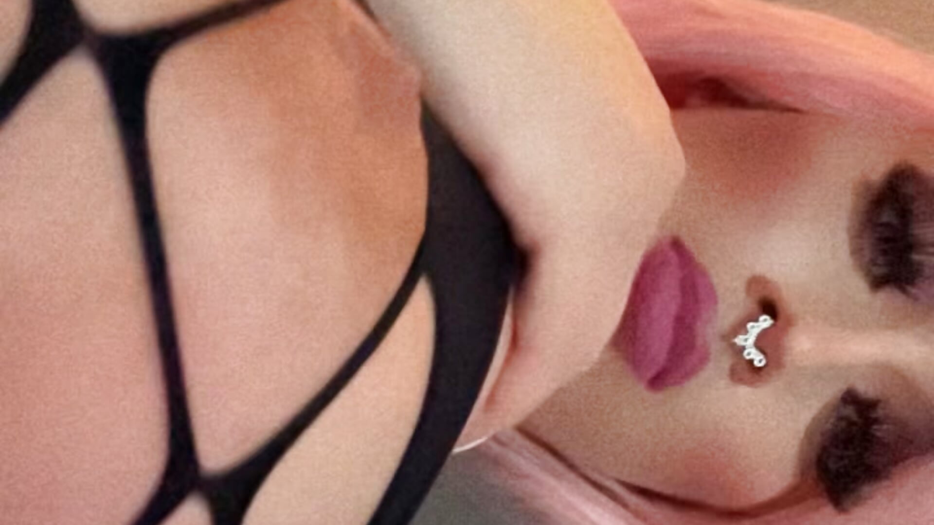 0FC24330-77F2-4238-A5CD-DCF7391F76D0 - video by RobbinBanks210 cam model