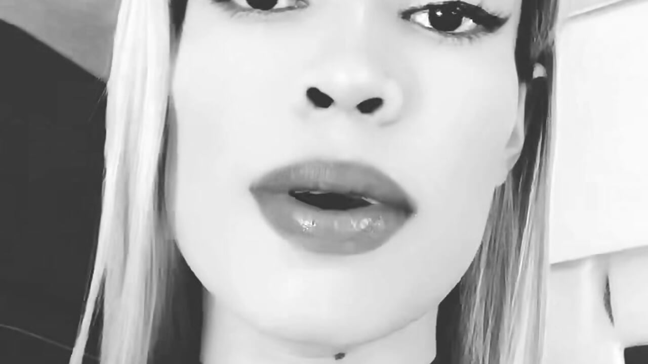 Make me happy bitchs - video by La_Perversa69 cam model