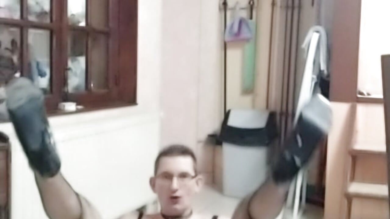 Jolasalope si hot quelle se pénètre son cu avec son gode assis dessus - vidéo 2. - 視頻由 lopejosoumis 主播提供