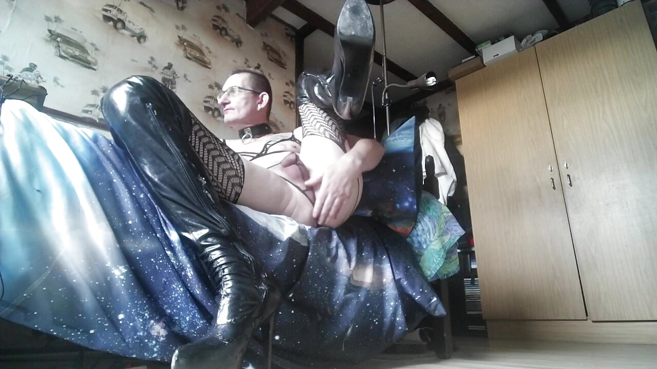 2025-10-31 - Très sexy comme pute esclave sexuelle qui dandinne bien des fesses. - video by lopejosoumis cam model