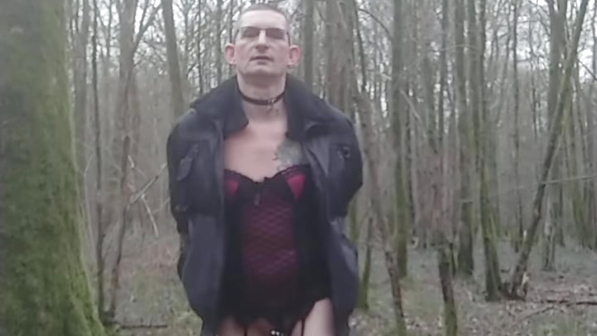 Putain Lopette sexy exhibe hot au bois - video 1 - 視頻由 lopejosoumis 主播提供