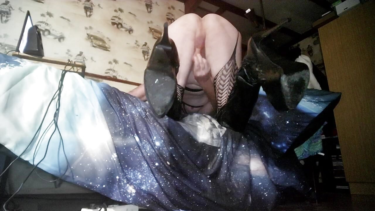 2025-10-31 17-45-46 - Bonne salope à enculer dans cette position en levrette. - video by lopejosoumis cam model