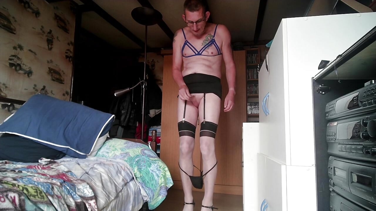 2026-06-05 - Cest une bonne pute bien hot qui se branle la queue tout en montrant ses belles fesses. - vídeo de la modelo de cam lopejosoumis
