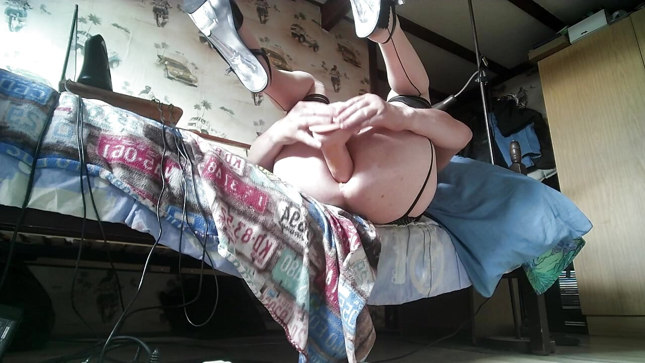 2026-05-09 - Mater cette grosse putain qui s'encule bien hard en jouissant bien de sa chatte anal. - vídeo de lopejosoumis modelo de câmara