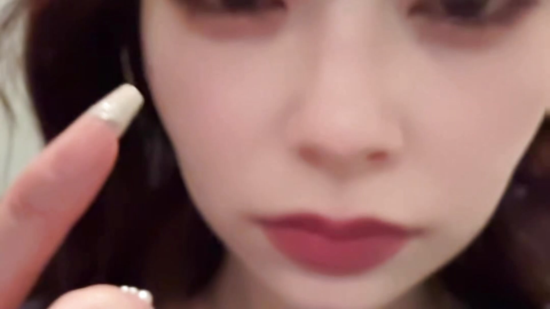 外出時つけま取れかけて焦るあすか👀