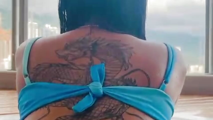 bouncing my ass - video by LunaGates cam model
