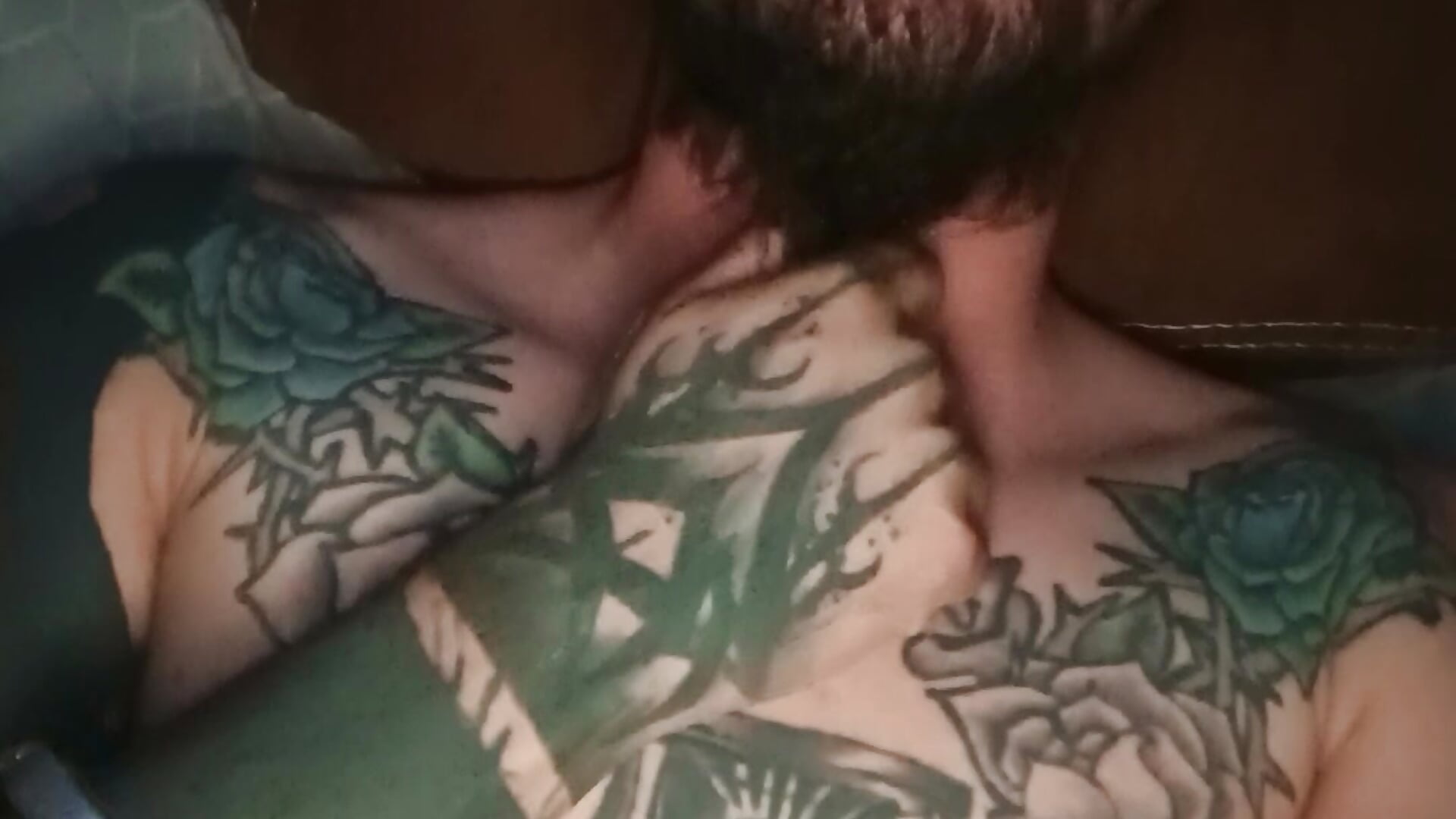 Tatuajes - vidéo du modèle de showcams Iceberg135