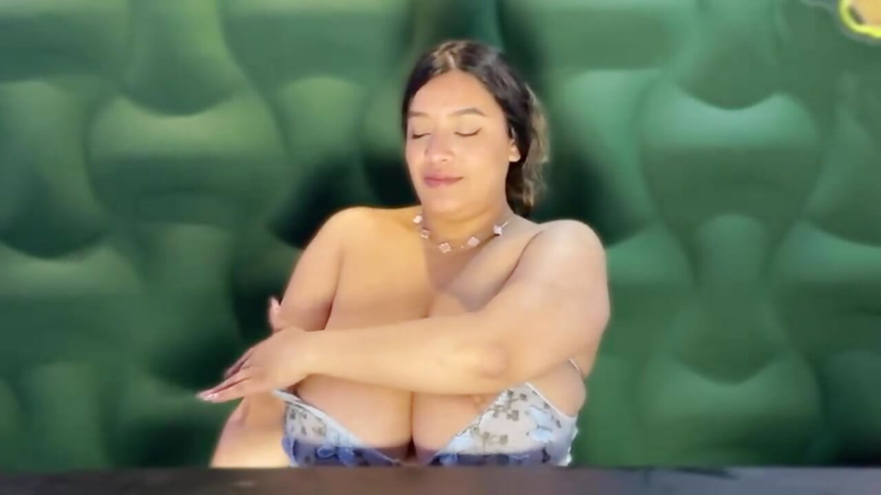 I'll take care of your wettest fantasies !! - video di MollyBigBoobs12 modella di cam