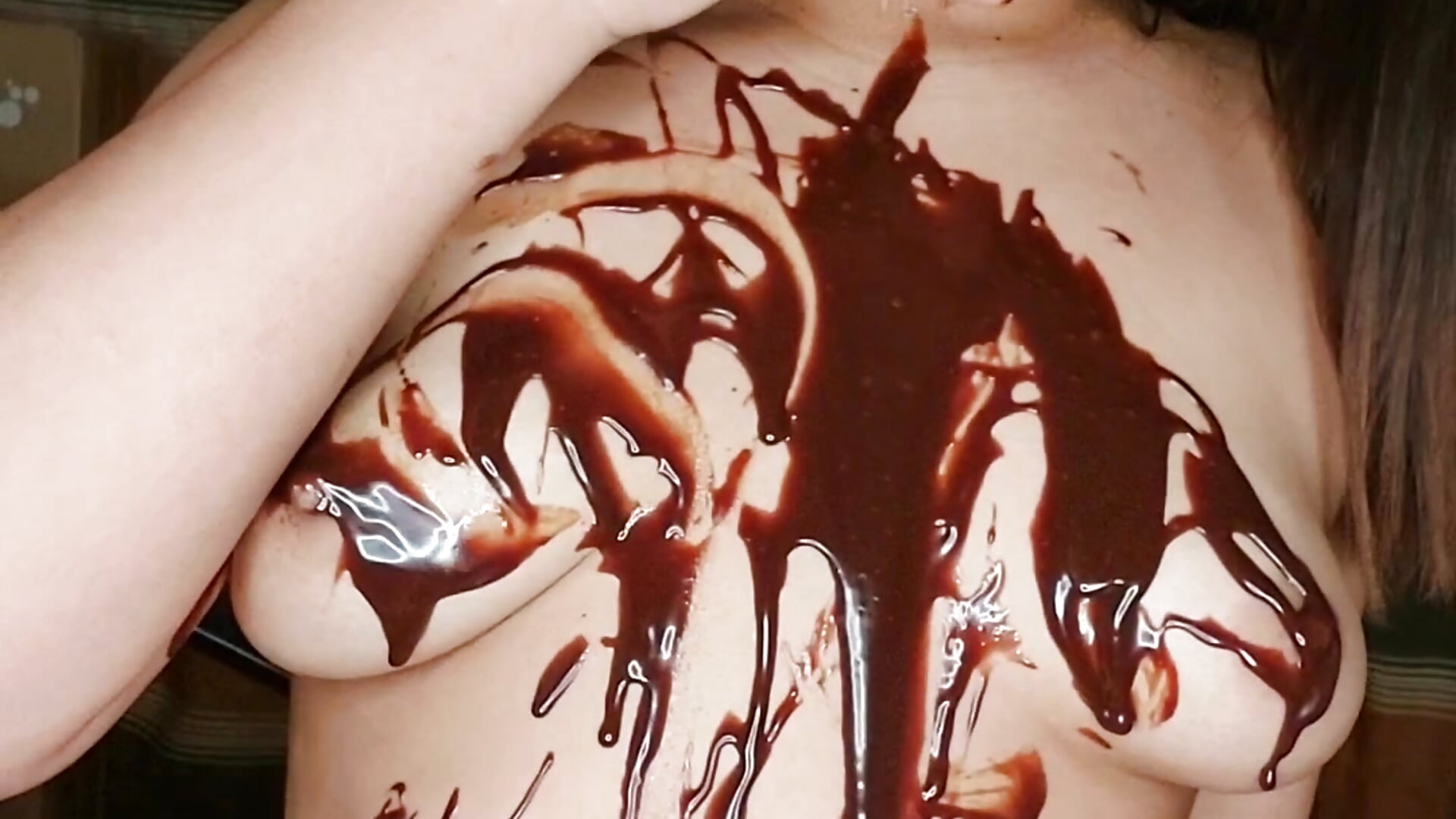 She loves to be showered with chocolate - video by anni_ross cam model