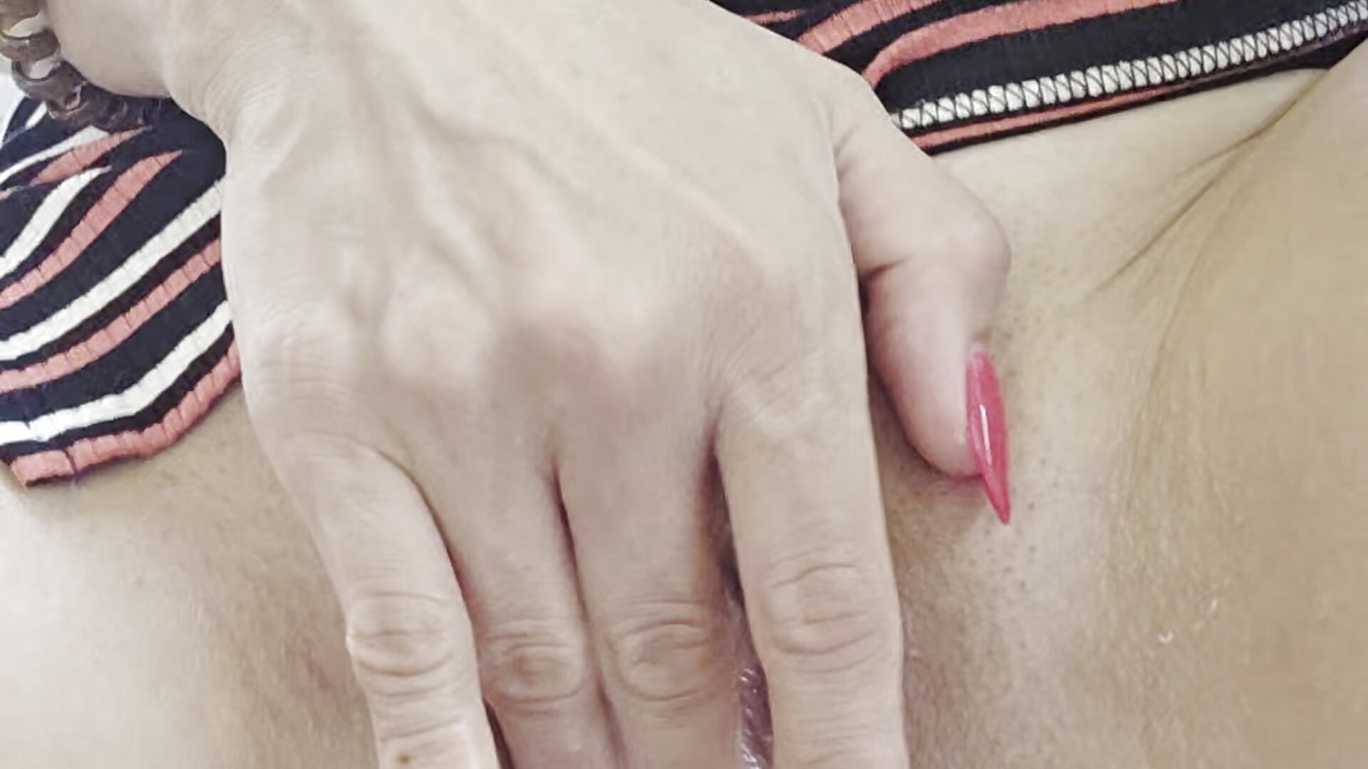 💦🩷I'm slapping my nice & wet pussy close to your face - NataLive adlı kamera modelinin videosu