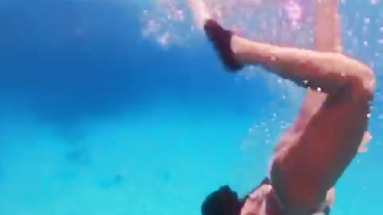 my favorite place is the sea💙🌊🌊 - video oleh KimDevinne kamera model