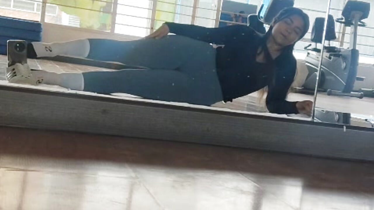 Do you want to exercise with me? - clip cu KimDevinne model videochat