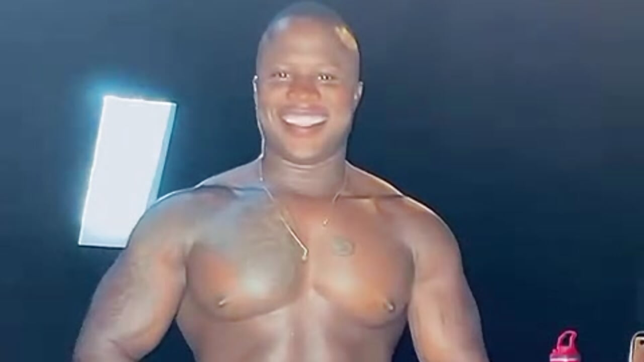 WhatsApp Video 2024-09-04 at 9,18,37 PM - vidéo du mod èle de showcams Sam_clarck