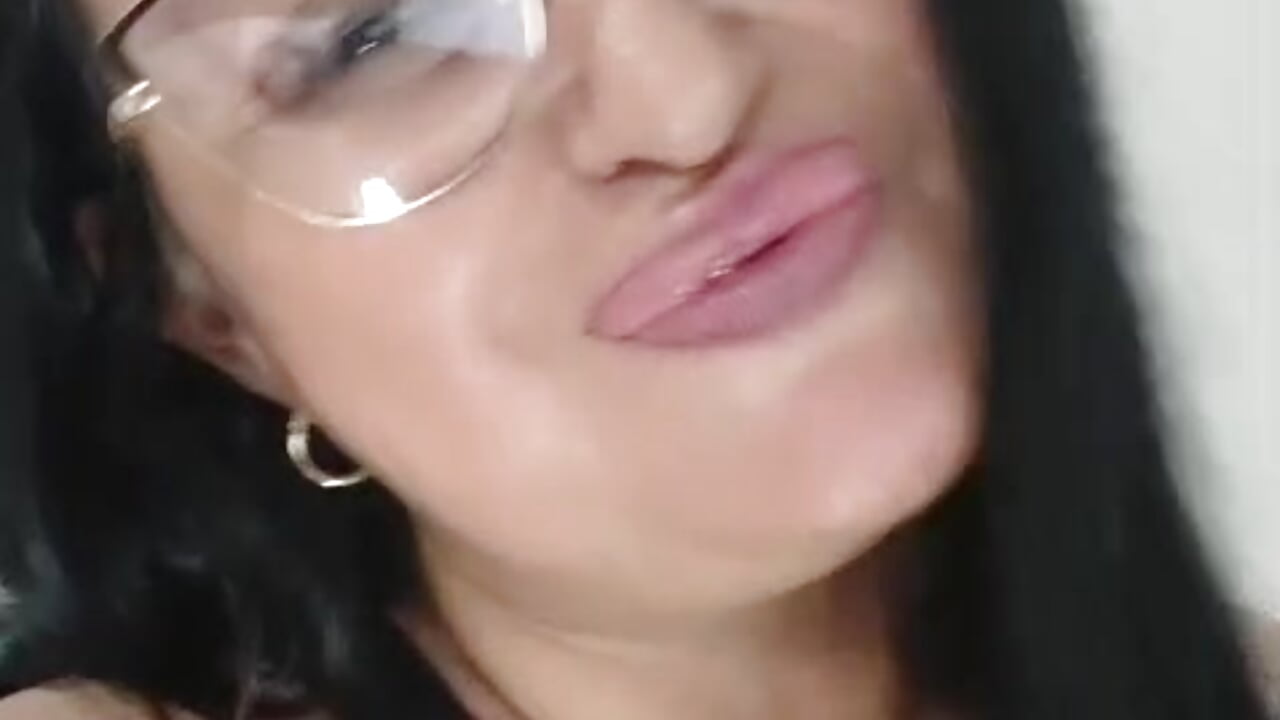 hola - βίντεο μοντέλου Gia_Nahomi