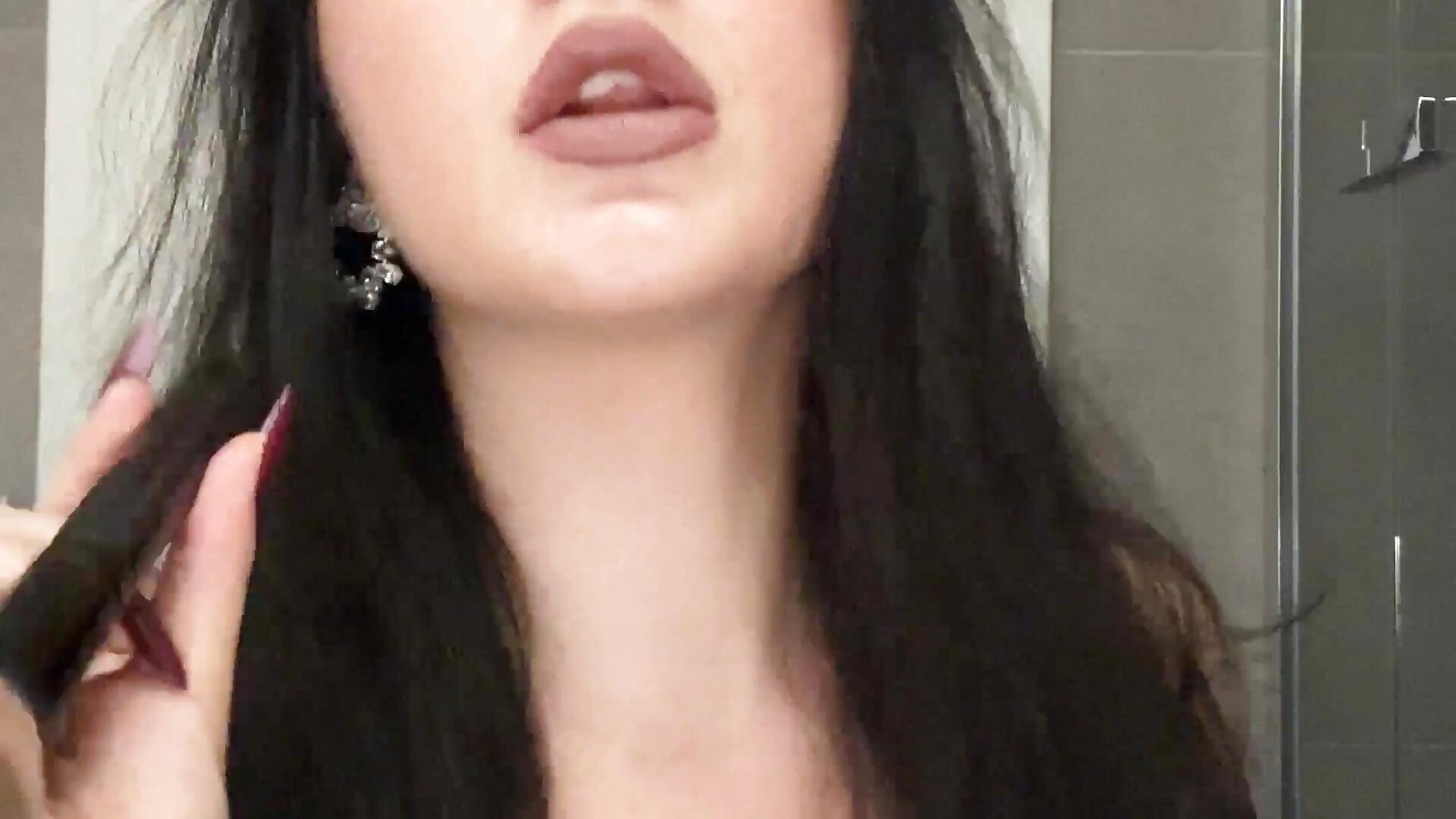 ✨ “For the chosen... a little peek behind the scenes. I’m getting ready for the show and can’t resis