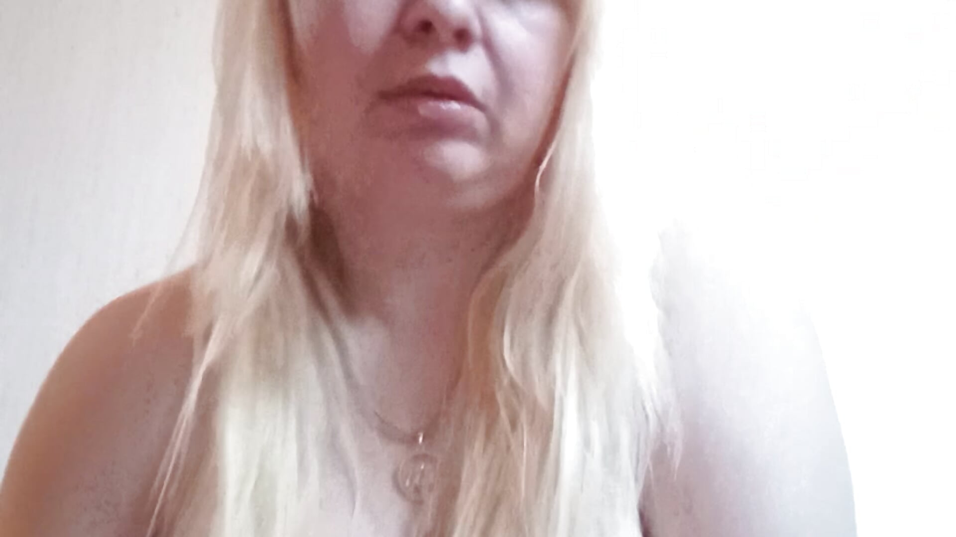 1000079966 My ass is waiting for your caresses - video Lauri_scherri kameramallilta