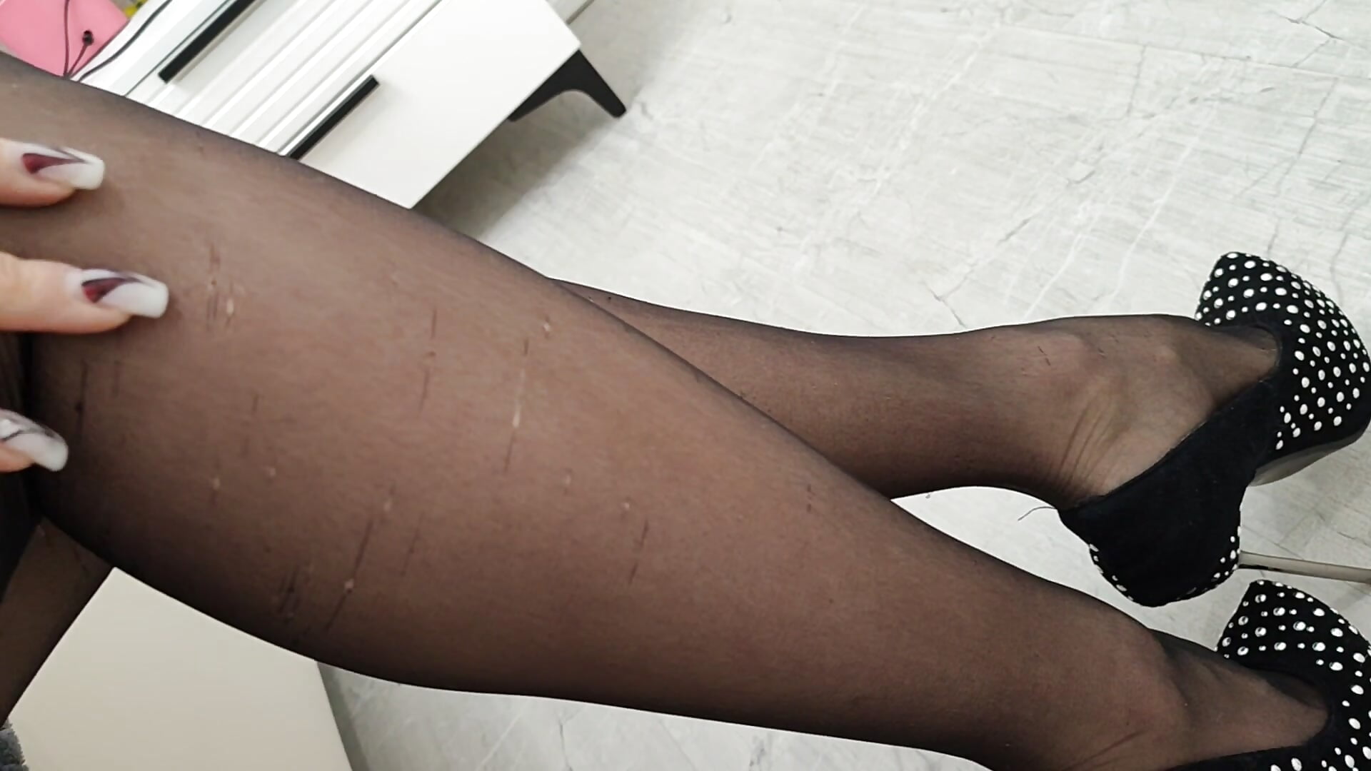 1000036291.mp4 – video od webkamerové modelky Incredible_Ariela