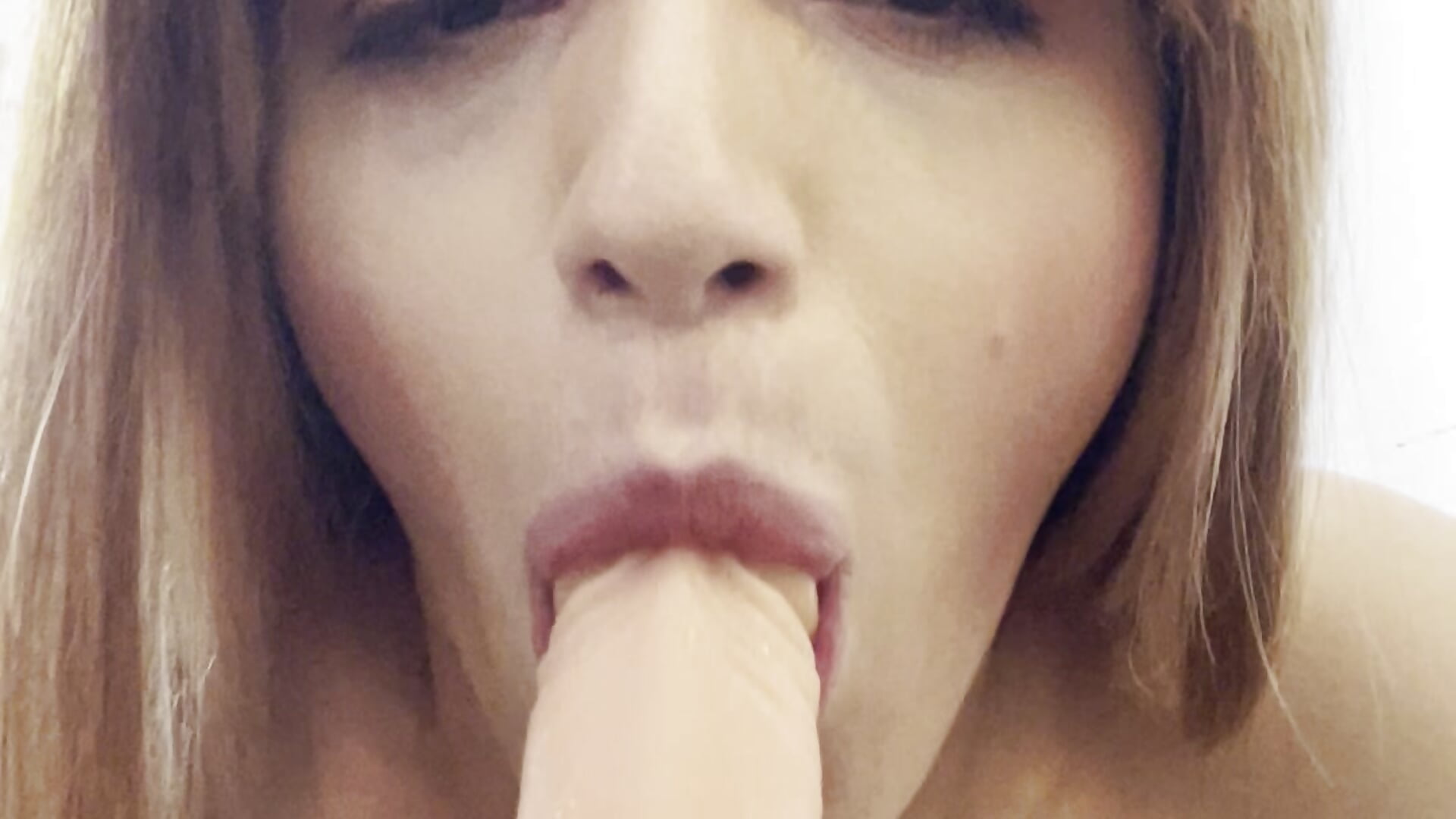 Give me your penis—I want to suck it. - clip cu IvannaRosse_ model videochat