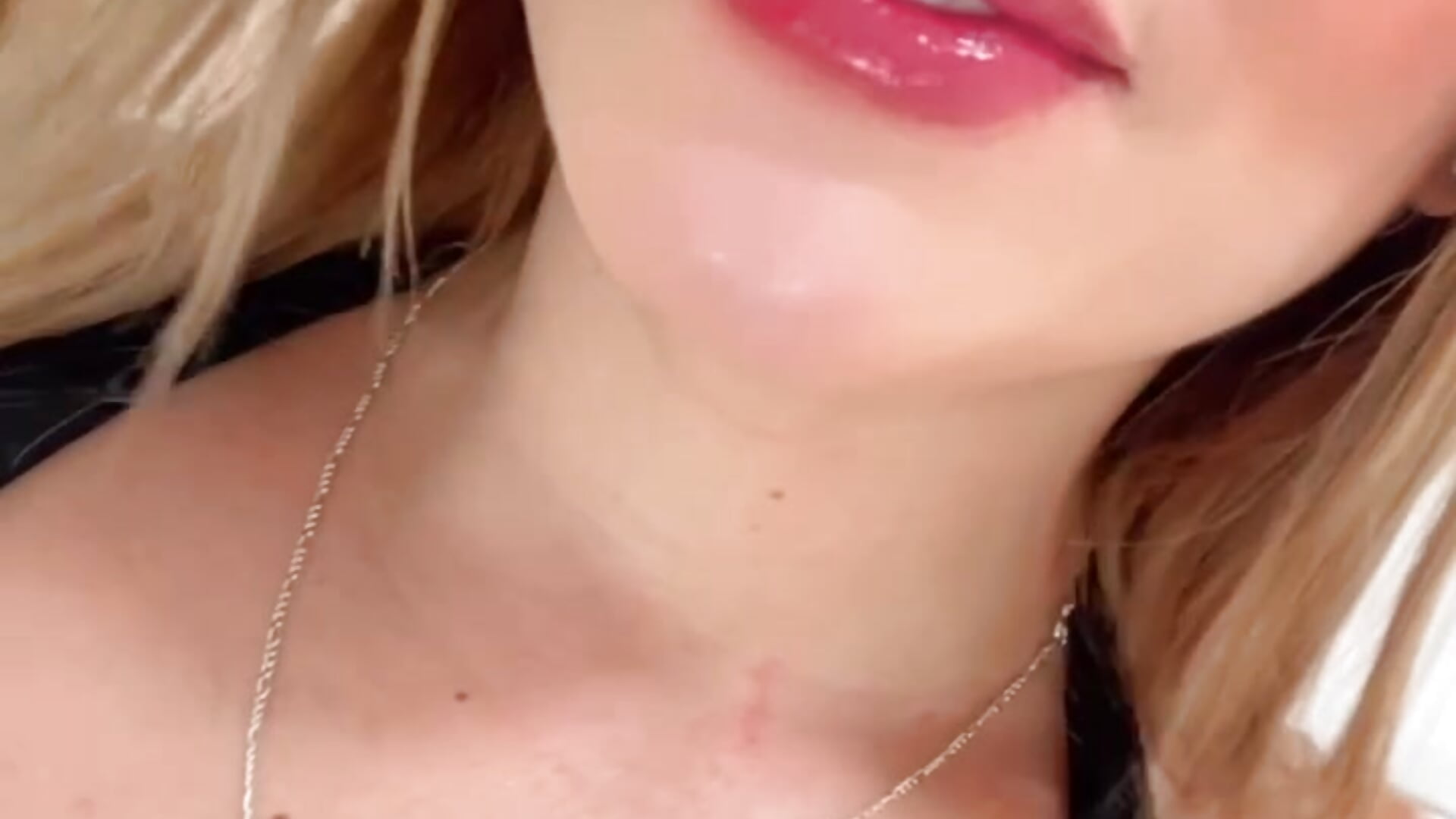 Kiss me, touch me, make me yours, let's be one!💋😈 - vidéo du modèle de showcams samarawells