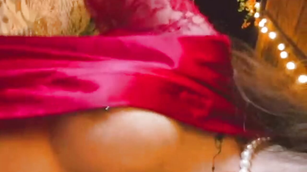 Do you like red... because I love it - video by JessieCarter