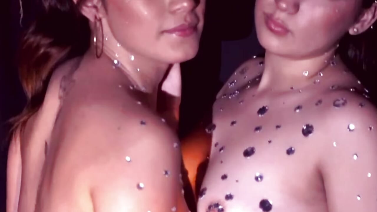 Enjoying leather touch with skin - video by zoee_moretti cam model