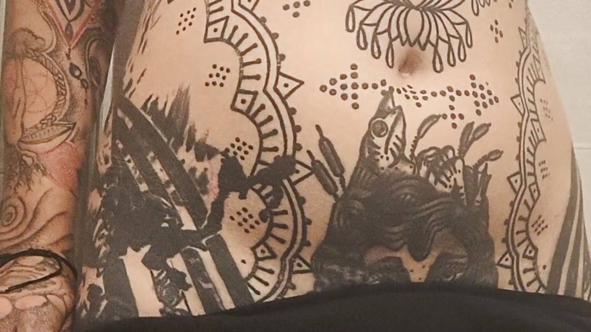 hairy pussy strip ;) - video by lizzardqueeen cam model