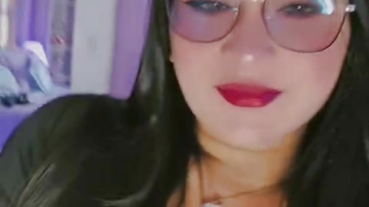 Muéstrame los secretos que alberga tu pasión - video by scarlette_15_ cam model