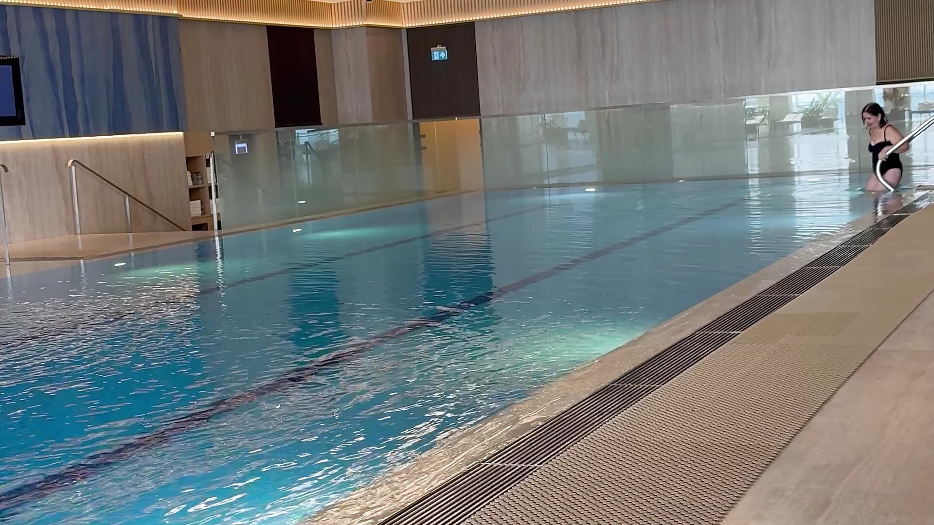 pool - วิดีโอโดย OlgaHottie โมเดลแคม