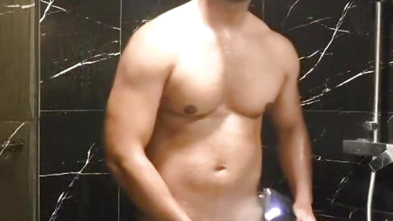 New shower video in hotel till cum - video av John_desihunk cam model