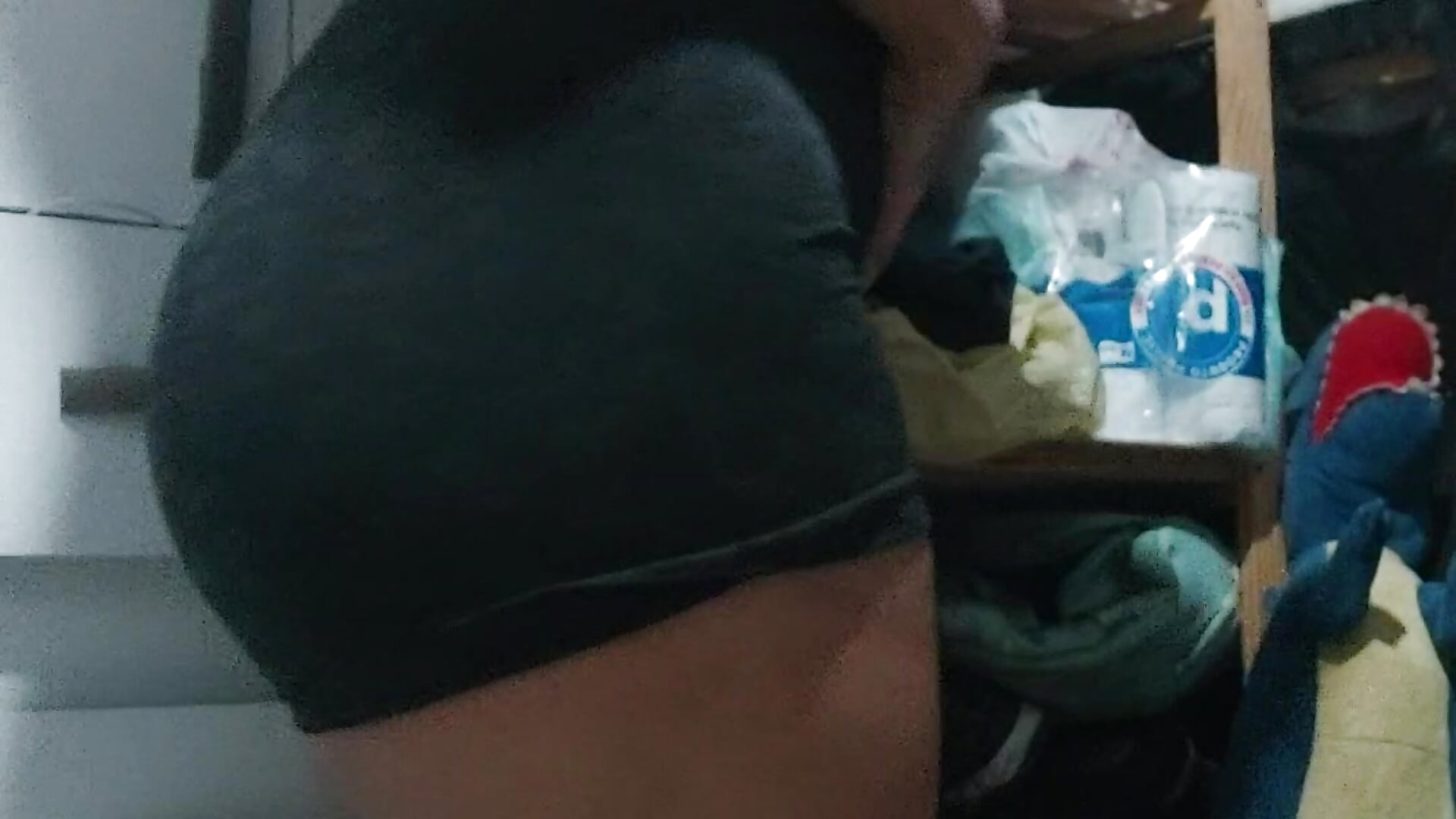 Tirando a roupa de academia😋