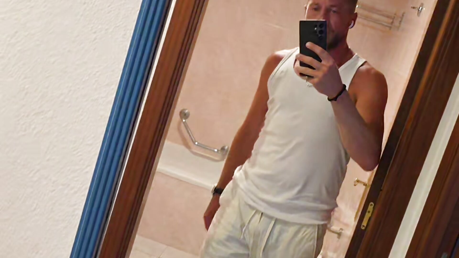 Ibiza 🍒 - video by xxtoto69 cam model