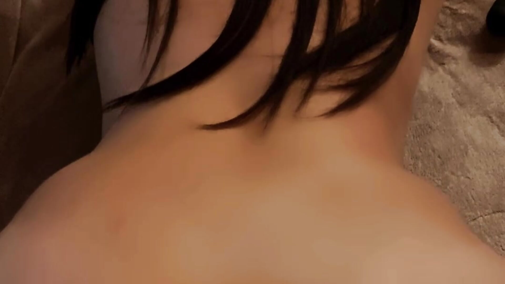 Il ​me ​baise ​en ​levrette ! Reupload