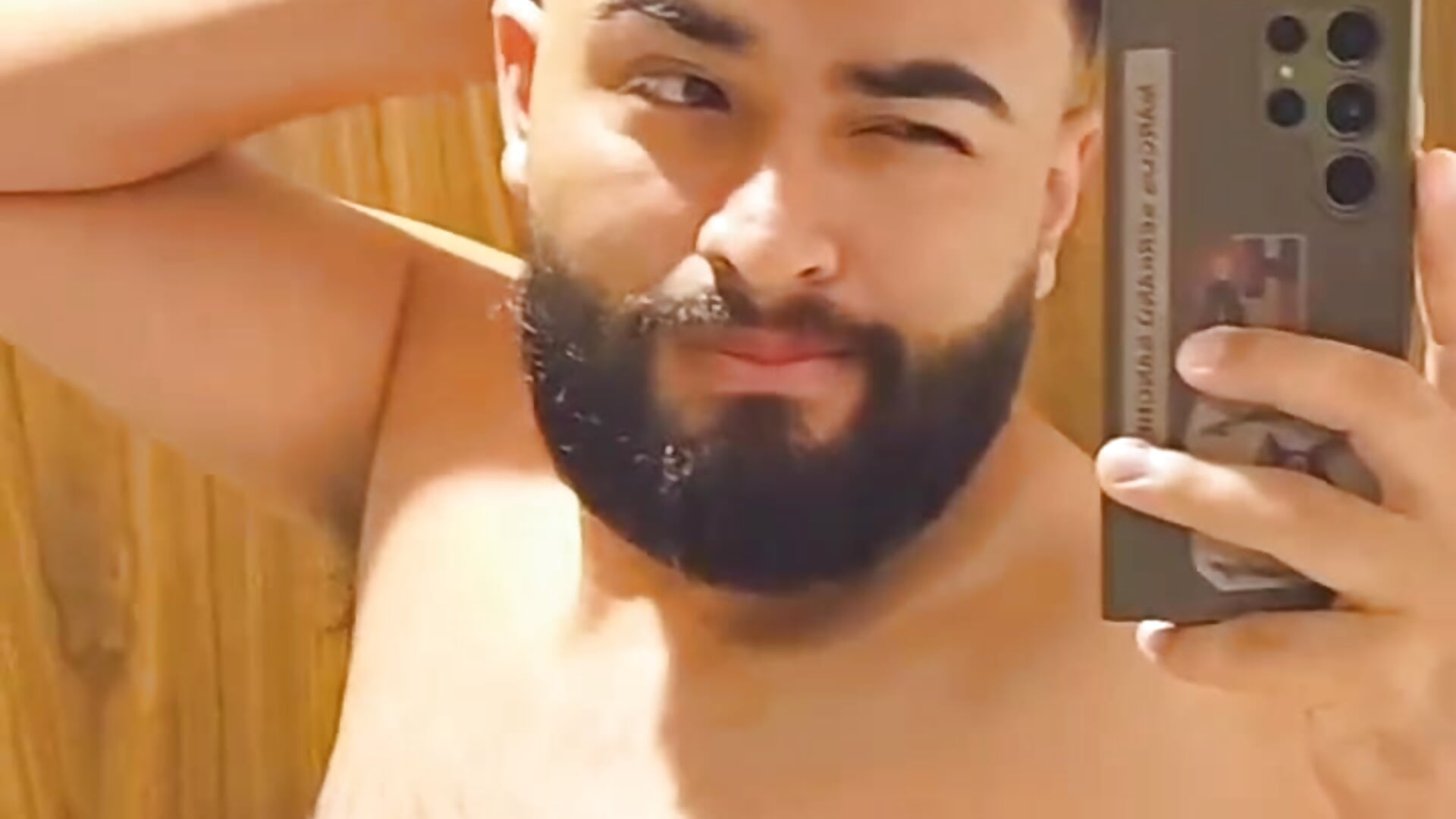 Video de WhatsApp 2025-05-31 a las 20,16,10_4eb851e4 - vídeo de Lysamdro_Noctis modelo de câmara