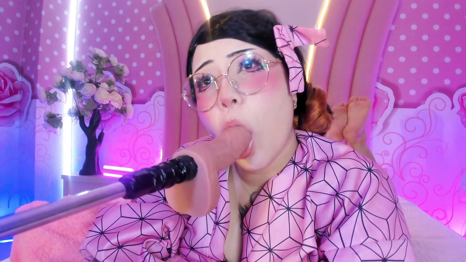 Senpai, fuck my Throat with my Fuckmachine 🌸🙈