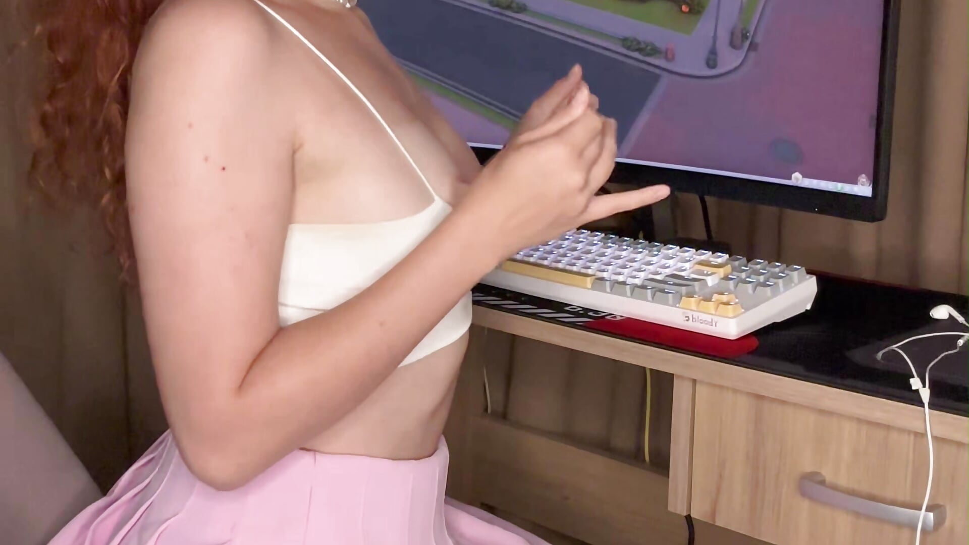 18YO Teen Fucks While Playing Computer - 4K