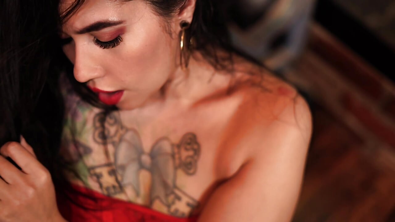 Sexy feet and red lingerie ❤️ - vídeo de la modelo de cam JhoanitaaCat