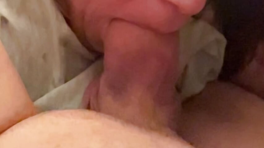 Mmm squeezing it in her mouth 👄 🤩